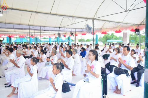 ภาพ No.146583:พิธีทอดผ้าป่าสร้างหลังคาอาคาร 80 ปี หลวงพ่อธัมมชโย ณ ศูนย์ปฎิบัติธรรมวิหารแดง จังหวัดสระบุรี วันอาทิตย์ที่ 28 กรกฎาคม พ.ศ. 2567