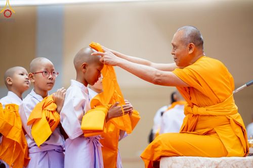 ภาพ No.215793:วันเสาร์ที่ 5 เมษายน พ.ศ. 2568 พิธีขอบรรพชา พิธีขอสรณคมน์และศีล  พิธีขอนิสสัย พิธีถวายบาตร ในโครงการบรรพชาสามเณรฟื้นฟูพระพุทธศาสนาทั่วไทย , โครงการหน่อแก้วเปรียญธรรม รุ่นที่ 13 ,  โครงการสามเณรยุวธรรมทายาท รุ่นที่ 33 , โครงการสามเณรมัชฌิมธรรมทายาท รุ่นที