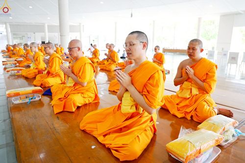 ภาพ No.248545:วันที่ 27 กันยายน พ.ศ. 2568 พิธีถวายเมนูสวรรค์เพื่อการบรรลุธรรม ณ หอฉันคุณยายอาจารย์ฯ วัดพระธรรมกาย