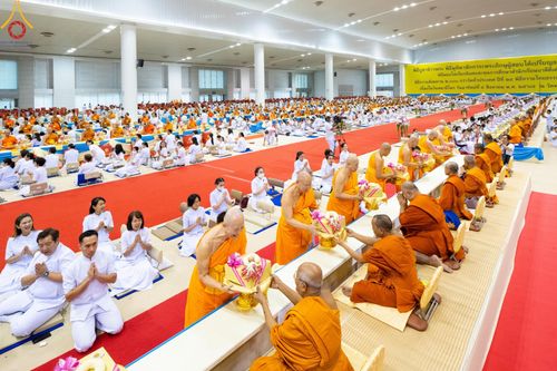 ภาพ No.147074:พิธีมุทิตาสักการะพระภิกษุ ผู้สอบได้เปรียญธรรม 9 ประโยคระดับโลกปีที่ 36, พิธีมอบโล่เกียรติยศและทุนการศึกษา สำนักเรียนบาลีดีเด่นทั่วประเทศ, พิธีถวายมหาสังฆทานคณะสงฆ์ 2,000 กว่าวัด ทั่วประเทศ ปีที่ 24, พิธีถวายไทยธรรมคณะสงฆ์ 323 วัด 4 จังหวัดชายแดนภาคใต้
