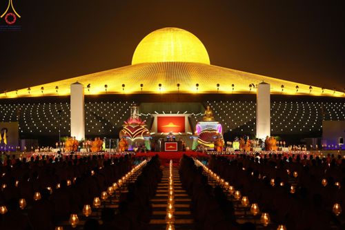 ภาพ No.122241:พิธีจุดประทีปถวายเป็นพุทธบูชา และบูชาธรรมมหาปูชนียาจารย์ พระมงคลเทพมุนี(สด จนฺทสโร) ในโครงการธรรมยาตรา กตัญญูบูชา มหาปูชนียาจารย์ พระมงคลเทพมุนี(สด จนฺทสโร) พระผู้ปราบมาร อนุสรณ์สถาน 7 แห่ง ปีที่ 12 วันที่ 31 มกราคม พ.ศ. 2567 ณ วัดพระธรรมกาย จ.ปทุมธานี (