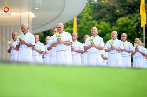 ภาพ No.244556:วันเสาร์ที่ 6 กันยายน พ.ศ. 2568 พิธีเวียนประทักษิณ และวันทาสีมาของนาคธรรมทายาท โครงการอุปสมบทหมู่บูชาธรรมครบรอบ 108 ปี วันครูผู้ค้นพบวิชชาธรรมกาย ณ โบสถ์พระไตรปิฎก วัดพระธรรมกาย