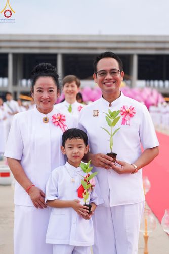 ภาพ No.160443:พิธีปลูกต้นทรัพย์บานชื่น ณ ลานธรรม พระมหาธรรมกายเจดีย์ วัดพระธรรมกาย จ.ปทุมธานี วันพฤหัสบดีที่ 10 ตุลาคม พ.ศ. 2567