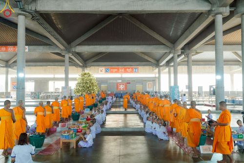 ภาพ No.214613:วันศุกร์ที่ 4 เมษายน พ.ศ.2568 นาคธรรมทายาทตักบาตรพระพี่เลี้ยง ในโครงการบรรพชาสามเณร ฟื้นฟูพระพุทธศาสนาทั่วไทย ณ วิหารคด 22 วัดพระธรรมกาย