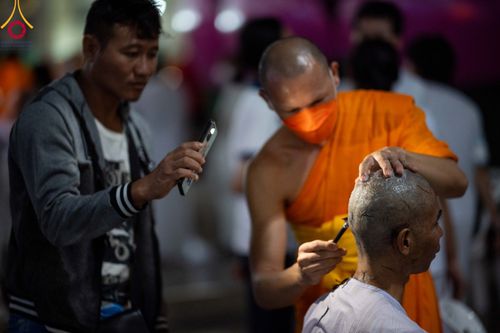 ภาพ No.99954:พิธีปลงผมธรรมทายาท โครงการอุปสมบทบูชาธรรมมหาปูชนียาจารย์ พ.ศ. 2566 ณ ลานธรรม มหาวิหารคด 8-9 ศูนย์อบรมวัดพระธรรมกาย วันอาทิตย์ที่ 3 ธันวาคม พ.ศ. 2566