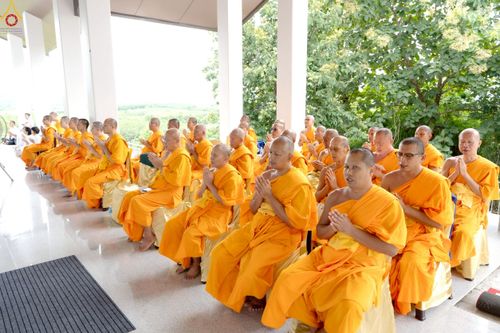 ภาพ No.239414:วันอาทิตย์ที่ 17 สิงหาคม พ.ศ. 2568 พิธีกดปุ่มอัญเชิญรูปเหมือน พระมงคลเทพมุนี (สด จันทสโร)  ณ มหาวิหารแก้วพระมงคลเทพมุนี  ศูนย์ปฏิบัติธรรมแก้วเมืองเลย