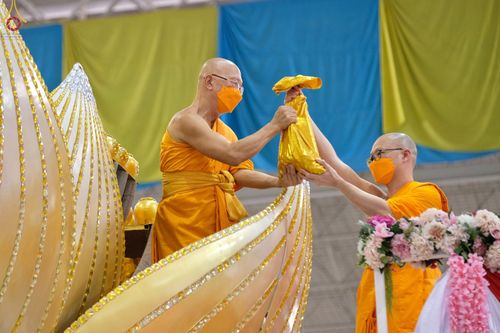 ภาพ No.77030:พิธีหล่อพระบรมพุทธเจ้า ในวันมาฆบูชา อาทิตย์ต้นเดือนที่ 6 มีนาคม พ.ศ. 2566 ณ วัดพระธรรมกาย จ.ปทุมธานี