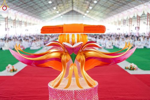 ภาพ No.172505:พิธีทอดกฐินเพื่อสร้าง "ลานเอนกประสงค์พญานาค 4 ตระกูล" วันที่ 15 พฤศจิกายน พ.ศ.2567 ณ พุทธอุทยานนานาชาติ อ.โพนพิสัย จ.หนองคาย