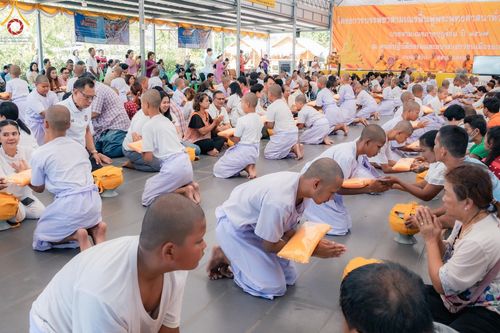 ภาพ No.133464:พิธีขอขมารับผ้าไตร, พิธีบรรพชาสามเณร, สามเณรออกบิณฑบาต ในโครงการบรรพชาสามเณร ฟื้นฟูพระพุทธศาสนาทั่วไทย  ณ ศูนย์ปฏิบัติธรรม และอบรมเยาวชนเมืองยะลา วันที่ 3 เมษายน พ.ศ. 2567