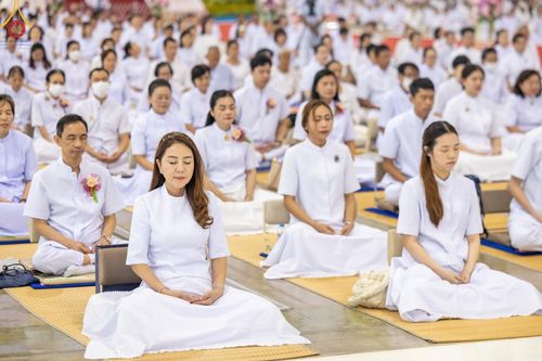 ภาพ No.159180:พิธีบูชาข้าวพระ ในวันอาทิตย์ต้นเดือน วันที่ 6 ตุลาคม พ.ศ. 2567 ณ สภาธรรมกายสากล วัดพระธรรมกาย