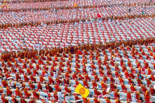 ภาพ No.221581:วันอังคารที่ 22 เมษายน พ.ศ. 2568 ภาพพิธีถวายมหาสังฆทานคณะสงฆ์ 40,000 กว่าวัดทั่วประเทศ เนื่องในวันคุ้มครองโลก ชุดที่ 2 (ปลื้มให้สมการรอคอย) ณ ลานธรรมพระมหาธรรมกายเจดีย์ วัดพระธรรมกาย