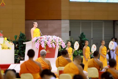 ภาพ No.236236:วันที่ 3 สิงหาคม พ.ศ. 2568 พิธีมุทิตาสักการะพระภิกษุ ผู้สอบได้เปรียญธรรม 9 ประโยค ระดับโลก ปีที่ 37, พิธีมอบโล่และทุนการศึกษา สำนักเรียนบาลีดีเด่นทั่วประเทศ ณ ห้องแก้วสารพัดนึก 1 วัดพระธรรมกาย