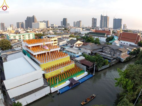 ภาพ No.201322:พระธรรมยาตราปฏิบัติธรรม และถ่ายภาพหมู่ประวัติศาสตร์ ณ อาคารธรรมยาตรา กตัญญูบูชามหาปูชนียาจารย์  ตรงข้ามวัดปากน้ำภาษีเจริญ จ.กรุงเทพมหานคร ในโครงการธรรมยาตรา กตัญญูบูชา มหาปูชนียาจารย์ พระมงคลเทพมุนี(สด จนฺทสโร) พระผู้ปราบมาร อนุสรณ์สถาน 7 แห่ง ปีที่ 13