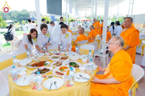 ภาพ No.174046:พิธีทอดกฐิน ศูนย์เบญจธรรม จ.ปทุมธานี ในโครงการกฐินสามัคคีทั่วไทย 30,000 วัด บูชาธรรม 80 ปี หลวงพ่อธัมมชโย โดยคณะศิษยานุศิษย์วัดพระธรรมกาย วันที่ 11 พฤศจิกายน พ.ศ. 2567