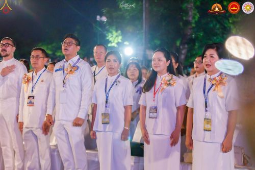 ภาพ No.224499:วันจันทร์ที่ 12 พฤษภาคม พ.ศ. 2568  ชาวพุทธในอินโดนีเซีย ร่วมฉลองวิสาขบูชาจุดประทีปกว่า 200,000 ดวง ณ พระมหาเจดีย์บรมพุทโธ  เจริญพุทธมนต์ถวาย “พระวชิรเกล้าเจ้าอยู่หัว”