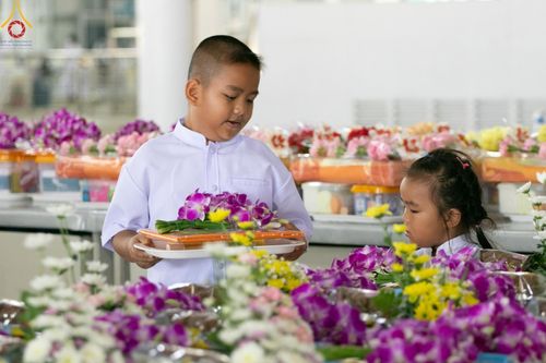 ภาพ No.123040:พิธีตักบาตร และพิธีบูชาข้าวพระ ในวันอาทิตย์ต้นเดือนที่ 4 กุมภาพันธ์ พ.ศ. 2567 ณ วัดพระธรรมกาย จ.ปทุมธานี