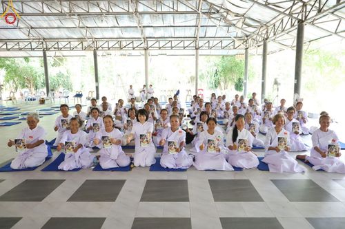 ภาพ No.152433:พิธีมอบสไบแก้ว โครงการอบรมอุบาสิกาแก้วจังหวัดบุรีรัมย์รุ่นที่ 1 วันที่ 6-8 กันยายน พ.ศ. 2567