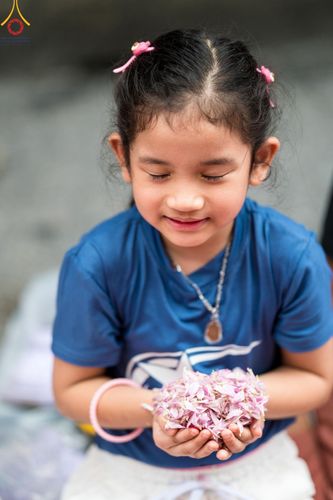 ภาพ No.128218:พิธีอัญเชิญพระบรมสารีริกธาตุ " ใจกลางเมืองนครหาดใหญ่ " เพื่อประดิษฐาน ณ มหารัตนเจดีย์สิริปทุมสวรรค์ (เจดีย์อริยพุทธะ 5 พระองค์) ศูนย์ปฏิบัติธรรมภาคใต้ อ.บางกล่ำ จ.สงขลา  วันที่ 9 มีนาคม พ.ศ.2567 (ชุดที่ 1)