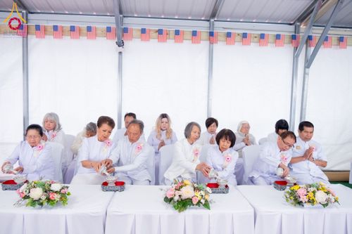 ภาพ No.135491:พิธีเจริญพระพุทธมนต์สมโภช แก้วบรมจักรพรรดิรัตนอนันต์ สถาปนาอาคารปฏิบัติธรรม แก้วธรรมชัยรัตนอนันต์ บูชาธรรมเนื่องในโอกาสอายุวัฒนมงคล 80 ปี หลวงพ่อธัมมชโย (22 เมษายน พ.ศ. 2567) วันพุธที่ 3 เมษายน พ.ศ. 2567 ณ วัดพระธรรมกายเทนเนสซี ประเทศสหรัฐอเมริกา