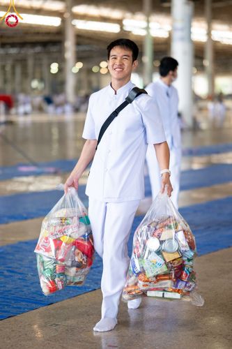 ภาพ No.99666:พิธีตักบาตรวันอาทิตย์ต้นเดือน ณ สภาธรรมกายสากล วัดพระธรรมกาย จ.ปทุมธานี วันอาทิตย์ที่ 3 ธันวาคม พ.ศ. 2566