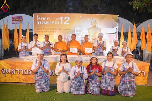 ภาพ No.111870:พิธีถวายภัตตาหารเป็นสังฆทาน แด่คณะพระธรรมยาตราฯ ในโครงการธรรมยาตรา กตัญญูบูชา มหาปูชนียาจารย์ พระมงคลเทพมุนี(สด จนฺทสโร) พระผู้ปราบมาร อนุสรณ์สถาน 7 แห่ง ปีที่ 12 วันที่ 14 มกราคม พ.ศ. 2567 ณ อนุสรณ์สถานมหาวิหารพระมงคลเทพมุนี  (โลตัสแลนด์) อ.สองพี่น้อง จ