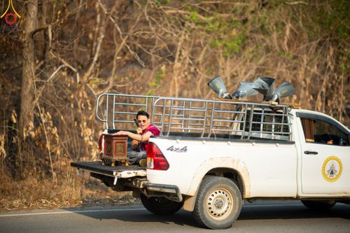 ภาพ No.140355:Photo Story มหัศจรรย์วัดดงดินแดง  EP.8  ภาพการเตรียมงาน การปฎิบัติงาน ของเหล่าผู้ทุ่มเทและเสียสละ เพื่อความสำเร็จของความมหัศจรรย์ ณ วัดดงดินแดง ต.ม่อนจอง อ.อมก๋อย จ.เชียงใหม่ วันที่ 1-7 เมษายน พ.ศ. 2567