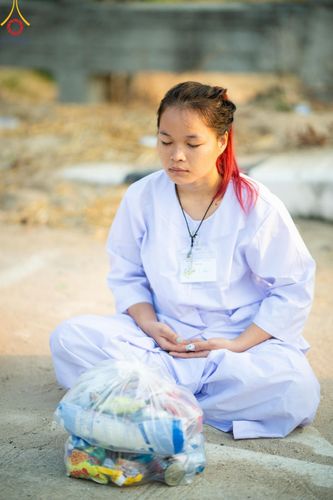 ภาพ No.62272:Photo Story  มหัศจรรย์วัดดงดินแดง Episode 4 กิจกรรมตักบาตรฉลองพระ-เณรกว่า 500 รูป