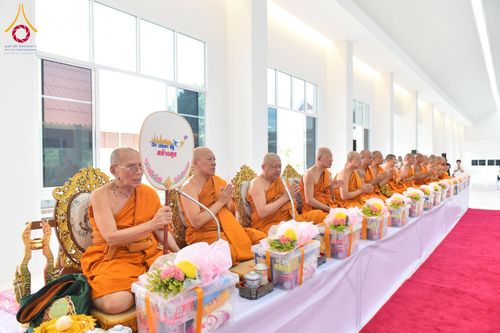 ภาพ No.152518:พิธียกฉัตรขาว 5 ชั้น กางกั้นถวายองค์พระประธาน อาคารปฏิบัติธรรมวัดสายสุวพรรณ ต.คลองสี่ อ.คลองหลวง จ.ปทุมธานี วันเสาร์ที่ 7 กันยายน พ.ศ. 2567