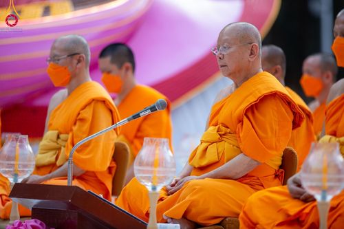 ภาพ No.107138:พิธีจุดประทีปถวายเป็นพุทธบูชา และบูชาธรรมมหาปูชนียาจารย์ ในโครงการธรรมยาตรากตัญญูบูชา มหาปูชนียาจารย์ พระมงคลเทพมุนี(สด จนฺทสโร) พระผู้ปราบมาร  อนุสรณ์สถาน 7 แห่ง ปีที่ 12  วันที่ 6 มกราคม พ.ศ. 2567 ณ อนุสรณ์สถานมหาวิหารพระมงคลเทพมุนี อ.สองพี่น้อง จ.สุพร