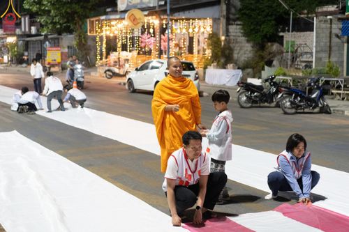 ภาพ No.185595:V.47 เบื้องหลังของเบื้องหน้า งานตักบาตรพระ 10,000 รูป ณ จ.กาญจนบุรี วันที่ 20-21 ธันวาคม พ.ศ. 2567