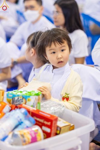 ภาพ No.207254:พิธีตักบาตร และปฏิบัติธรรมช่วงสาย ในวันมาฆบูชา วันพุธที่ 12 กุมภาพันธ์ พ.ศ. 2568 ณ วัดพระธรรมกาย จังหวัดปทุมธานี