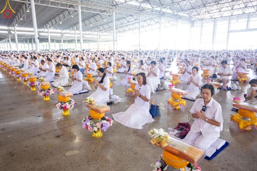 ภาพ No.131611:พิธีร่วมบุญบรรพชาสามเณร 5,000 รูป ณ บ้านแก้วเรือนทองคุณยาย สภาธรรมกายสากล วัดพระธรรมกาย วันเสาร์ที่ 23 มีนาคม พ.ศ. 2567