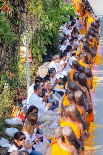 ภาพ No.107882:พิธีต้อนรับพระธรรมยาตรา ในโครงการธรรมยาตรากตัญญูบูชา มหาปูชนียาจารย์ พระมงคลเทพมุนี(สด จนฺทสโร) พระผู้ปราบมาร อนุสรณ์สถาน 7 แห่ง ปีที่ 12 วันที่ 7 มกราคม พ.ศ. 2567 ณ อนุสรณ์สถานคลองบางนางแท่น  อ.สามพราน จ.นครปฐม