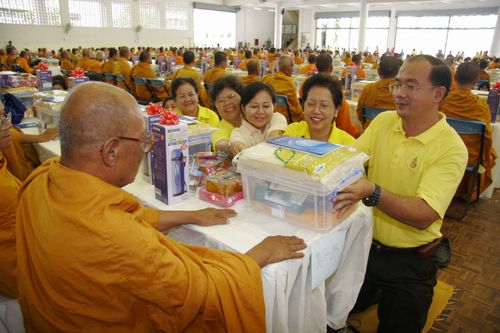 ภาพ No.3094:พิธีถวายสังฆทานแด่คณะสงฆ์ 266 วัด ใน 4 จังหวัดภาคใต้ ครั้งที่ 14