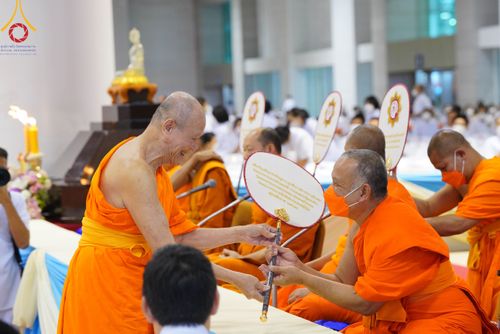 ภาพ No.86429:วันธรรมชัย ปีที่ 55 พิธีทอดผ้าป่ากฐินสมทบครั้งที่1, พิธีเจริญพุทธมนต์ ลูกนิมิตมหาสมบัติฯ พิธีจุดประทีป,พิธีฉลองชัยสวดมนต์บทธัมมจักกัปปวัตนสูตร วันอาทิตย์ที่ 27 สิงหาคม พ.ศ.2566 ณ สภาธรรมกายสากล / มหารัตนวิหารคด วัดพระธรรมกาย