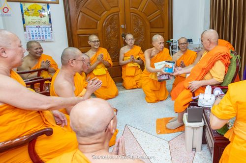 ภาพ No.342154:วันศุกร์ที่ 31 กรกฎาคม พ.ศ.2569 พระภิกษุวัดพระธรรมกาย ทำวัตรพระผู้ใหญ่เนื่องในวันเข้าพรรษา