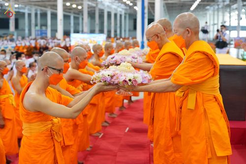 ภาพ No.81599:พิธีหล่อพระประธานเพื่อประดิษฐาน ณ ห้องแก้วสารพัดนึก 2 เนื่องในวันวิสาขบูชา วันเสาร์ที่ 3 มิถุนายน 2566 ณ วัดพระธรรมกาย จ.ปทุมธานี