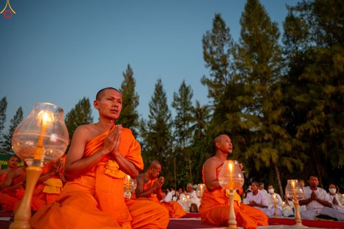 ภาพ No.292125:วันที่ 10 มกราคม พ.ศ. 2569 พิธีจุดประทีปถวายเป็นพุทธบูชา และบูชาธรรมมหาปูชนียาจารย์  ณ อนุสรณ์สถานคลองบางนางแท่น อ.สามพราน จ.นครปฐม ในโครงการธรรมยาตรา กตัญญูบูชา มหาปูชนียาจารย์ พระมงคลเทพมุนี(สด จนฺทสโร) พระผู้ปราบมาร อนุสรณ์สถาน 7 แห่ง ปีที่ 14