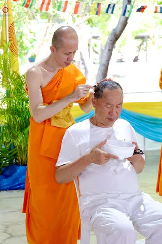 ภาพ No.338358:วันอาทิตย์ที่ 5 กรกฎาคม พศ.2569 พิธีตัดปอยผมธรรมทายาทนานาชาติ IDOP รุ่นที่ 21 จากประเทศจีน มาเลเซีย สิงคโปร์ และไต้หวัน ณ โถงช้าง วัดพระธรรมกาย