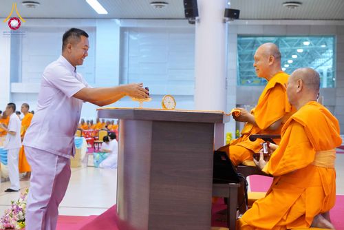 ภาพ No.338067:วันอาทิตย์ต้นเดือน 5 กรกฎาคม พ.ศ.2569 สัมมนาพิเศษ พิธีมอบพระของขวัญ ณ ห้องแก้วสารพัด1 วัดพระธรรมกาย