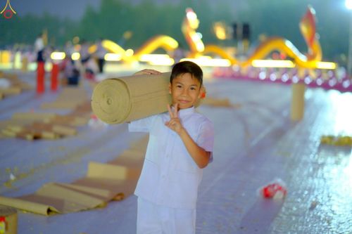 ภาพ No.306640:ภาพเบื้องหลังอาสาสมัครรวมใจ ชุดที่ 5 ในโครงการธรรมยาตรา กตัญญูบูชา มหาปูชนียาจารย์ พระมงคลเทพมุนี(สด จนฺทสโร) พระผู้ปราบมาร อนุสรณ์สถาน 7 แห่ง ปีที่ 14