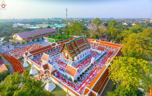 ภาพ No.297630:วันที่ 18 มกราคม พ.ศ. 2569 พิธีตักบาตรพระธรรมยาตรา ณ วัดโบสถ์บน ต.บางคูเวียง จ.นนทบุรี อนุสรณ์สถานลำดับที่ 4 สถานที่เกิดด้วยกายธรรม ในโครงการธรรมยาตรา กตัญญูบูชา มหาปูชนียาจารย์ พระมงคลเทพมุนี(สด จนฺทสโร) พระผู้ปราบมาร อนุสรณ์สถาน 7 แห่ง ปีที่ 14