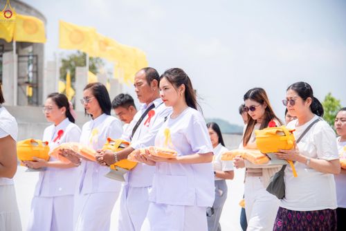 ภาพ No.320129:วันเสาร์ที่ 4 เมษายน 2569 พิธีตัดปอยผม ขอขมาผู้ปกครอง  มอบบาตร-ผ้าไตร และพิธีบรรพชาสามเณร 87 รูป  ณ ศูนย์ปฏิบัติธรรมระยอง(บ้านช่องลม)  ต.บางบุตร อ.บ้านค่าย จ.ระยอง