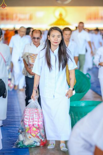 ภาพ No.311371:วันอาทิตย์ต้นเดือนที่ 1 มีนาคม พ.ศ.2569 พิธีตักบาตร และ พิธีบูชาข้าวพระ ณ สภาธรรมกายสากล วัดพระธรรมกาย