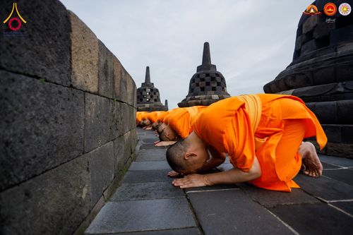 ภาพ No.280092:วันที่ 31 ธันวาคม พ.ศ. 2568 เดินธรรมยาตราที่บรมพุทธโธ อินโดนีเซีย