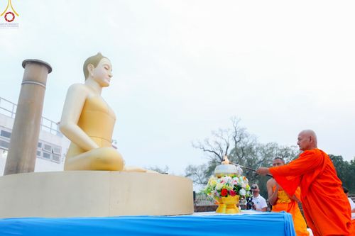 ภาพ No.78180:พิธีจุดประทีปและเวียนประทักษิณถวายเป็นพุทธบูชา ในโครงการบรรพชาสามเณรหมู่ ณ ลุมพินีวัน ประเทศเนปาล  วันที่ 16 มีนาคม พ.ศ. 2566