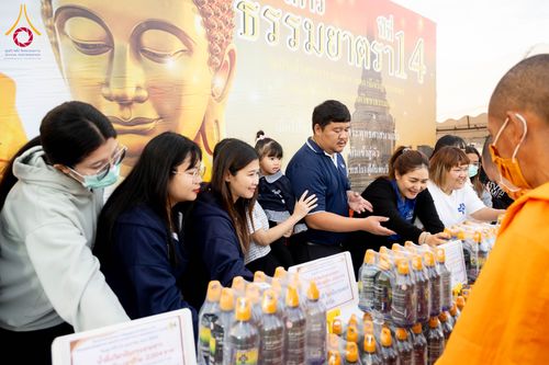 ภาพ No.301021:วันที่ 23 มกราคม พ.ศ. 2569 พิธีถวายภัตตาหารเป็นสังฆทาน แด่พระธรรมยาตรา ณ อนุสรณ์สถานบางปลา วัดบางปลา อำเภอบางเลน จังหวัดนครปฐม ในโครงการธรรมยาตรา กตัญญูบูชา มหาปูชนียาจารย์ พระมงคลเทพมุนี(สด จนฺทสโร) พระผู้ปราบมาร อนุสรณ์สถาน 7 แห่ง ปีที่ 14