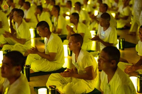 ภาพ No.341569:วันที่ 26 กรกฎาคม พ.ศ. 2569 โครงการพัฒนาคุณธรรม จริยธรรม สำหรับนักเรียนนายสิบตำรวจ (นสต.) รุ่นที่ 17 ศูนย์ฝึกอบรมตำรวจภูธรภาค 1 ได้จัดกิจกรรม  จุดเทียนรวมใจและปฏิบัติธรรมเจริญสมาธิภาวนา เพื่อน้อมอุทิศถวายเป็นพระราชกุศลฯ ณ ศูนย์ปฏิบัติธรรมเวิล์ดพีช วัลเล่