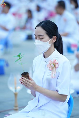 ภาพ No.90166:พิธีปลูกทรัพย์บานชื่น  เนื่องใน 139 ปี วันคล้ายวันเกิดด้วยรูปกายเนื้อ พระมงคลเทพมุนี (สด จนฺทสโร) พระผู้ปราบมาร วันอังคารที่ 10 ตุลาคม พ.ศ. 2566 ณ วัดพระธรรมกาย จ.ปทุมธานี