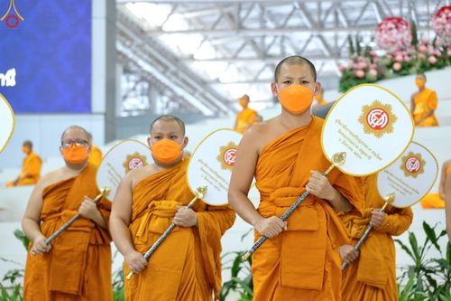 ภาพ No.85234:พิธีมุทิตาสักการะพระภิกษุ ผู้สอบได้เปรียญธรรม ๙ ประโยคระดับโลก, พิธีมอบโล่เกียรติยศและทุนการศึกษา สำนักเรียนบาลีดีเด่นทั่วประเทศ ในวันสมาธิโลก อาทิตย์ที่ 6 สิงหาคม พ.ศ. 2566 ณ สภาธรรมกายสากล วัดพระธรรมกาย